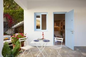 Patio alebo iná vonkajšia časť ubytovania Spiliada Boutique Studios