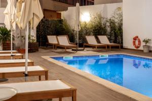 Hotel Cidade de Olhão内部或周边的泳池