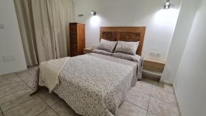 A bed or beds in a room at TREBOL Apartamentos Benalmádena