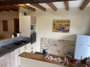 Kuchyňa alebo kuchynka v ubytovaní La maison de Célestine