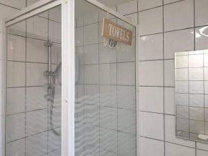 a shower with a sign that says toilets in a bathroom at Cosy 2 Bedroom City House with 2 Bathrooms in Norwich