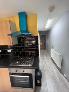 a kitchen with a stove top oven in a room at Nuns Moor fully equipped kitchen free parking Netflix in Newcastle upon Tyne +52 photos