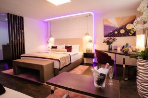 Postel nebo postele na pokoji v ubytování Hotel Merkur - Superior