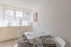Posedenie v ubytovaní Sunny City Apartment