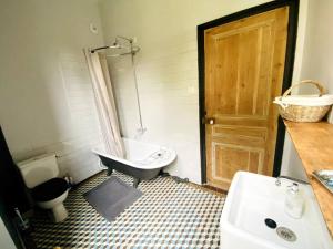 Koupelna v ubytování Maison de vacances à la campagne avec piscine "MAISON SIMON"
