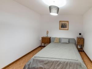 Cozy Home with Garden, Ennal客房内的一张或多张床位