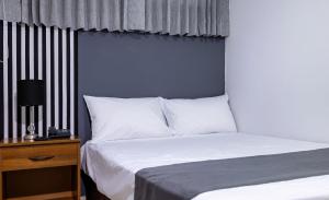 Ένα ή περισσότερα κρεβάτια σε δωμάτιο στο Hotel Taurus