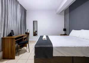 Ένα ή περισσότερα κρεβάτια σε δωμάτιο στο Hotel Taurus