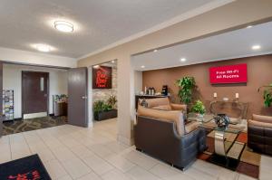 a lobby with a waiting room with couches and a sign at Red Roof Inn Dahlgren - Naval Base in Dahlgren