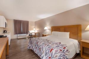 a hotel room with a bed and a kitchen at Red Roof Inn Dahlgren - Naval Base in Dahlgren