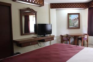 TV a/nebo společenská místnost v ubytování Hotel Plaza Kokai Cancún