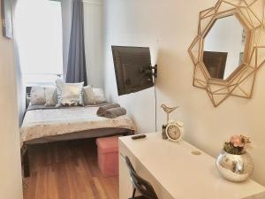 a bedroom with a bed with a mirror and a desk at Manhattan -UES - Room Accommodation in New York
