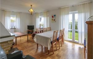 Fotografia z galérie ubytovania Awesome Home In Bunkeflostrand With Kitchen v destinácii Bunkeflostrand