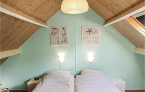 Ένα ή περισσότερα κρεβάτια σε δωμάτιο στο Lovely Home In Egmond Aan Zee With Wifi +11 φωτογραφίες