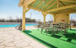 Bazén v ubytování Stunning Home In Ljubotic With Sauna, Wifi And 4 Bedrooms nebo v jeho okolí