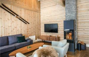 Oleskelutila majoituspaikassa Gorgeous Home In Sjusjen With Sauna