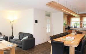 een woonkamer met een tafel en stoelen en een keuken bij 6 Bedroom Lovely Home In Lunteren in Lunteren
