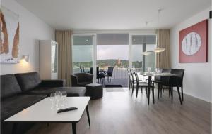Ein Sitzbereich in der Unterkunft Priwallpromenade 2, Whg 4