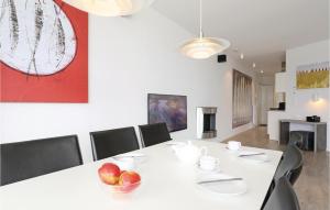 Ein Sitzbereich in der Unterkunft Priwallpromenade 2, Whg 4