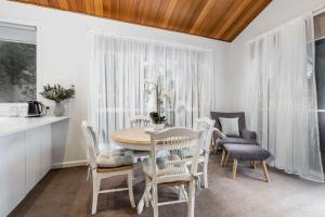 a dining room with a table and chairs at Sails Five Inverloch in Inverloch