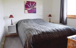 Кровать или кровати в номере 3 Bedroom Stunning Home In Hol I Tjeldsund