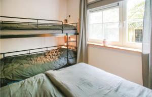 Bunk bed o mga bunk bed sa kuwarto sa Familiehuis 12p