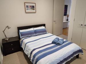 Posteľ alebo postele v izbe v ubytovaní One Level at Broadbeach Inverloch