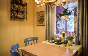 a dining room with a table and a chandelier at Heggebu in Vråliosen +14 photos