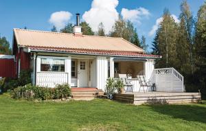 Beautiful Home In stra mtevik With 3 Bedrooms, Sauna And Wifi