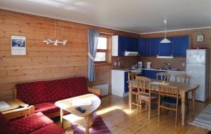 Kjøkken eller kjøkkenkrok på Amazing Apartment In Rosendal With Sauna