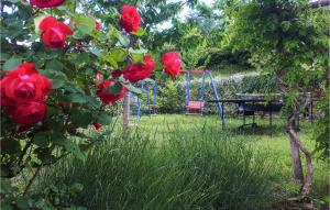 Vonkajšia záhrada v ubytovaní 2 Bedroom Cozy Home In Lovran