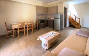 Kuchyňa alebo kuchynka v ubytovaní 2 Bedroom Nice Apartment In Nafpaktos