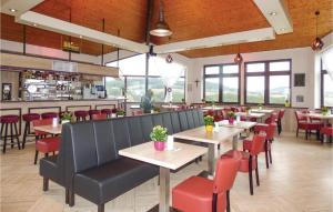 Restoranas ar kita vieta pavalgyti apgyvendinimo įstaigoje Nice Home In Gerolstein With 2 Bedrooms And Wifi