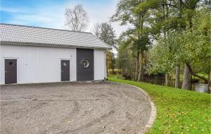 Garður fyrir utan Cozy Apartment In Lagan With Wifi