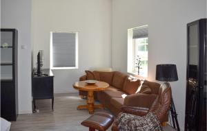 Sjónvarps- og/eða afþreyingartæki á Cozy Apartment In Lagan With Wifi