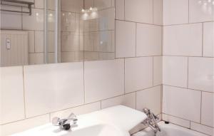 a bathroom with two sinks and a mirror at Residence Los Angeles Ref 18 in Ostend +4 photos
