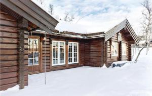 a log cabin in the snow at Awesome Home In Fl With 3 Bedrooms, Sauna And Wifi in Stamn