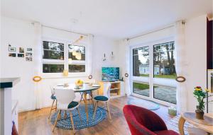 a living room with a table and chairs at Reetdachhaus 11 Auf Usedom in Kutzow