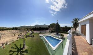 Bazén v ubytování La Casita (Villa cerca de Peñíscola y Morella) nebo v jeho okolí + 37 fotografií