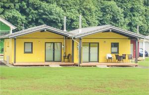 ターレにあるFerienhausdorf Thaleの黄色の家 +30枚の写真