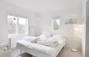 SundsandvikにあるNice Home In Henn With 2 Bedrooms And Wifiのギャラリーの写真