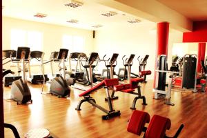 Fitness centrum a/nebo fitness zařízení v ubytování FusGym Resort