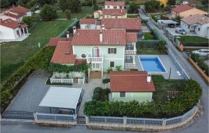 an aerial view of a house with a swimming pool at Stunning Home In Kapelica With Wifi in Raša