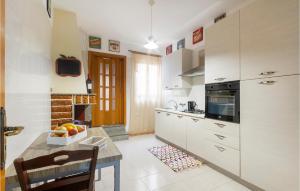 Кухня или мини-кухня в Lovely Apartment In Carovigno With Kitchen
