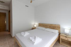 Posteľ alebo postele v izbe v ubytovaní Puerto Romano Vistas al Mar 6 Pax by costablancarent