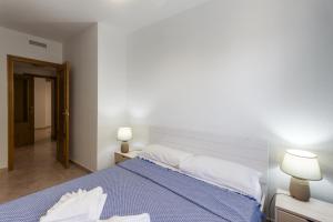 Posteľ alebo postele v izbe v ubytovaní Puerto Romano Vistas al Mar 6 Pax by costablancarent