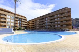 Bazén v ubytovaní Puerto Romano Vistas al Mar 6 Pax by costablancarent alebo v jeho blízkosti