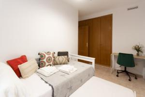 Posteľ alebo postele v izbe v ubytovaní Puerto Romano Vistas al Mar 6 Pax by costablancarent