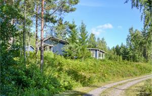 Photo de la galerie de l'établissement Cozy Home In Tidaholm With House Sea View, à Gälleberg