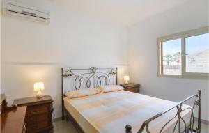 Cama ou camas em um quarto em Awesome Home In Modica With House Sea View